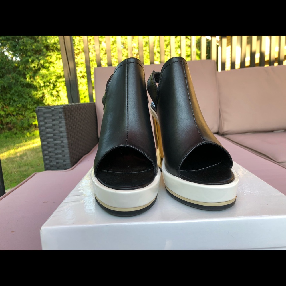 One of a kind sling back heels - Picture 5 of 12